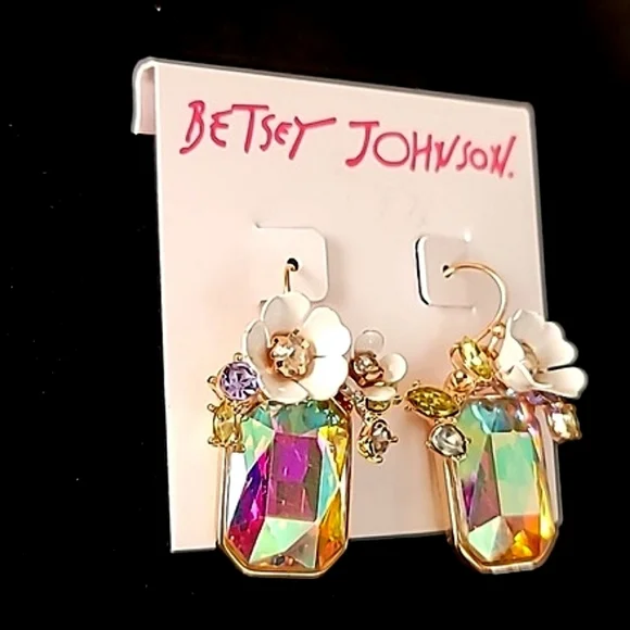 New! BETSEY JOHNSON Opulent Floral Cluster & Crystal Hook Earrings. - Picture 8 of 9